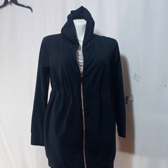 Black and BEAUTIFUL long ZIP-UP HOODIE SIZE LARGE WITH THUMB HOLES